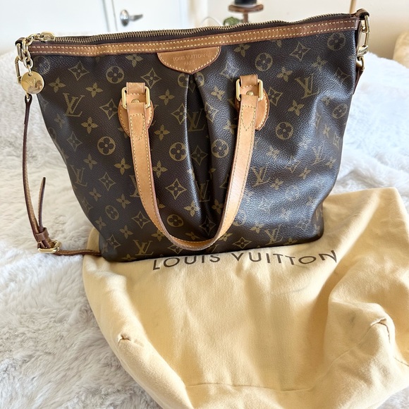 Louis Vuitton Monogram Canvas Palermo PM
Shoulder Bag. - Picture 9 of 9